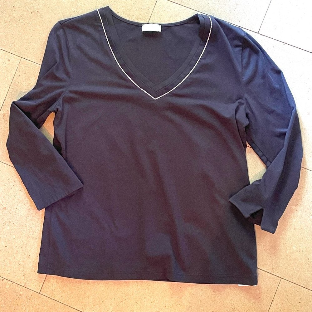 Gerry Weber Woman's Vneck jersey top with metal detail - Size 8